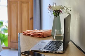 Sweet Sevilla Suites