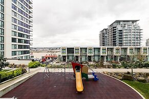 Convenient 2bdr 2BA Richmond Centre Condominium