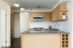 Convenient 2bdr 2BA Richmond Centre Condominium