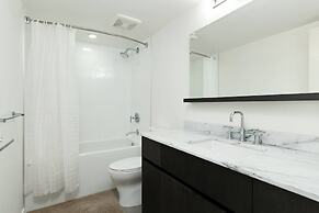 Convenient 2bdr 2BA Richmond Centre Condominium