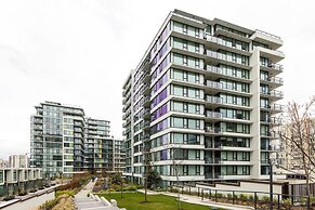 Convenient 2bdr 2BA Richmond Centre Condominium