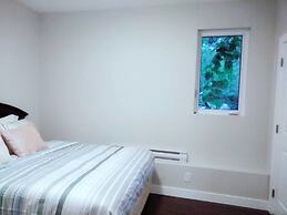 B - Sechelt Private Coastal Home