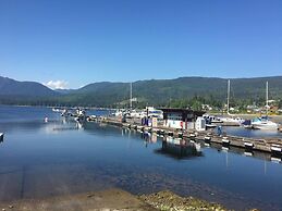 B - Sechelt Private Coastal Home