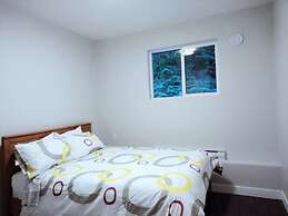 B - Sechelt Private Coastal Home