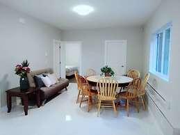 B - Sechelt Private Coastal Home