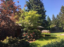 B - Sechelt Private Coastal Home