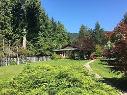 B - Sechelt Private Coastal Home