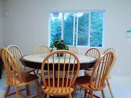 B - Sechelt Private Coastal Home