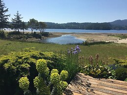 B - Sechelt Private Coastal Home