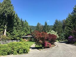 B - Sechelt Private Coastal Home