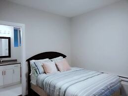 B - Sechelt Private Coastal Home