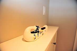 Brand New 1bdr 1den Condo in Vancouver