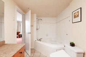 Airport Beautiful View 1 BDR Penthouse