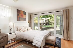 Private and Cozy Home in Kerrisdale