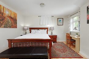 Private and Cozy Home in Kerrisdale