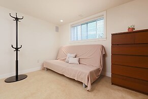 Cozy 3 Bedroom Suite near Queen Elizabeth Park