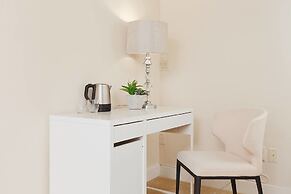 Cozy 3 Bedroom Suite near Queen Elizabeth Park