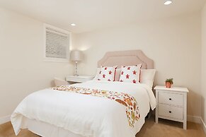 Cozy 3 Bedroom Suite near Queen Elizabeth Park