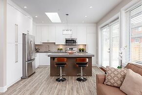 Private and Cozy 2bdr 2BA Home in Kitsilano