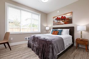 Private and Cozy 2bdr 2BA Home in Kitsilano