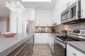 Private and Cozy 2bdr 2BA Home in Kitsilano