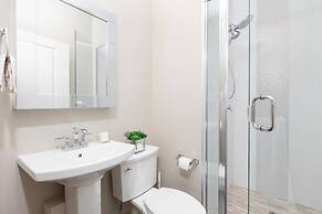 Private and Cozy 2bdr 2BA Home in Kitsilano