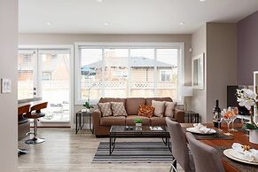 Private and Cozy 2bdr 2BA Home in Kitsilano