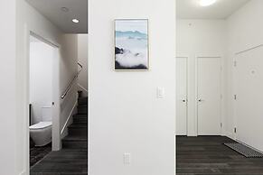 Modern Bright Townhome in Richmond