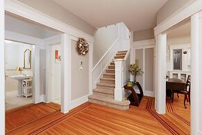 Vancouver Shaughnessy Cozy Heritage House