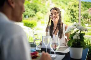 NUHR Medical - Hotel & Restaurant