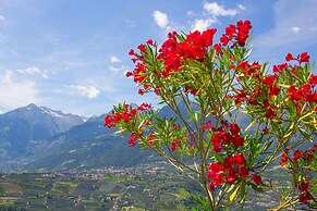 Schenna Garni Eden Bed & Breakfast