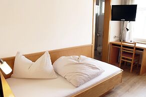 Schenna Garni Eden Bed & Breakfast