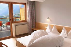 Schenna Garni Eden Bed & Breakfast