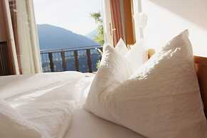 Schenna Garni Eden Bed & Breakfast