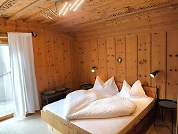 Schenna Garni Eden Bed & Breakfast