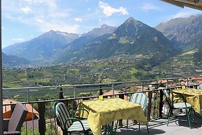 Schenna Garni Eden Bed & Breakfast