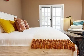 Shelter Harbor Inn