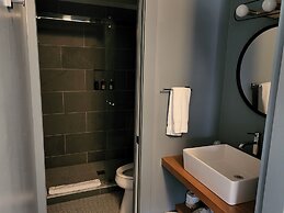 Shelter Harbor Inn