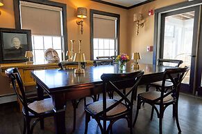Shelter Harbor Inn