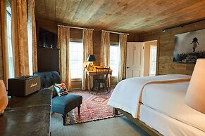 Shelter Harbor Inn
