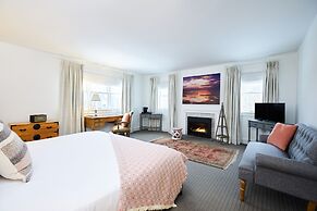 Shelter Harbor Inn