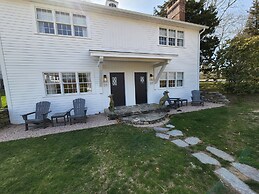 Shelter Harbor Inn
