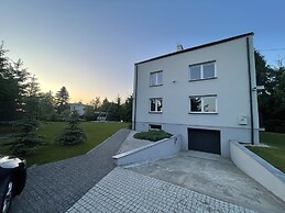 Modern House with Garden