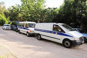 Bastas Hotel & Studios