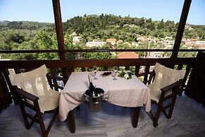 Bastas Hotel & Studios