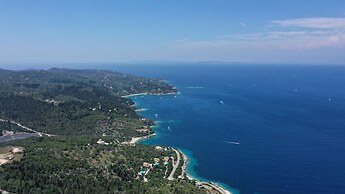 Bastas Hotel & Studios