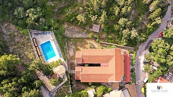 Bastas Hotel & Studios