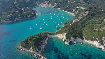 Bastas Hotel & Studios