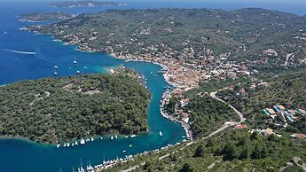 Bastas Hotel & Studios