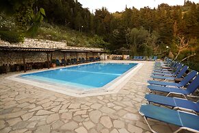 Bastas Hotel & Studios